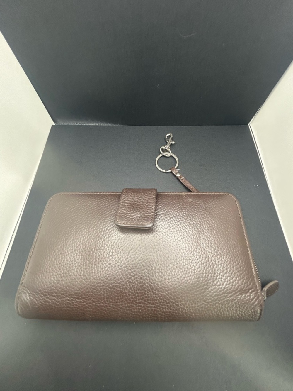 Source Unknown Brown Leather Zip Wallet with Keychain